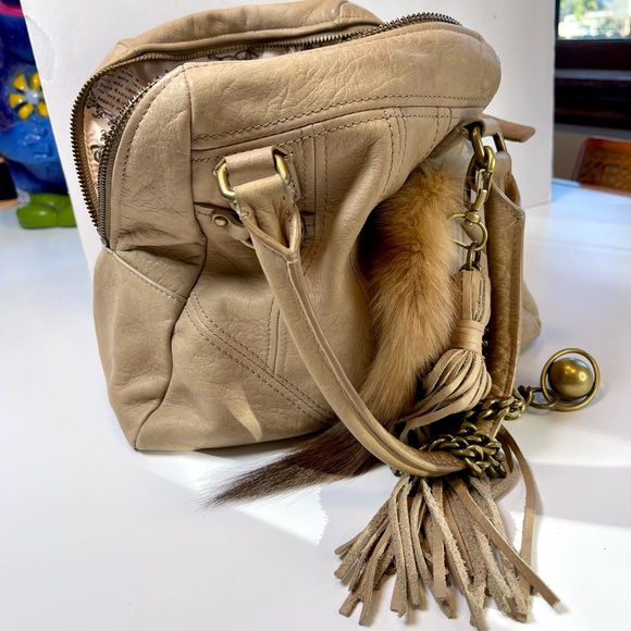 👡Vintage Juicy Couture Leather Bowler Nude / Taupe Tassel Bag Top Handle Orb - Picture 7 of 8